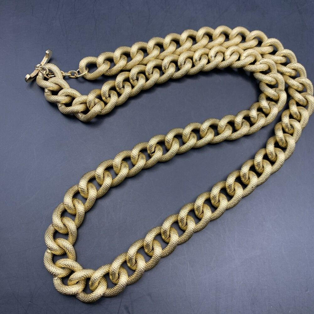 Avon Chunky Thick Curb Link Chain Necklace Gold Tone Textured Classic Vintage